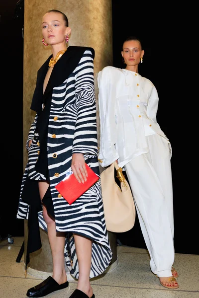 Look 10